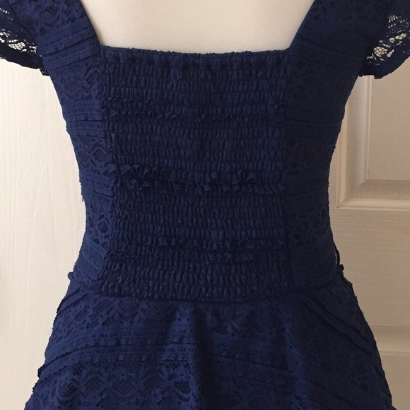 Love Reign Navy stretch lace peplum mini dress size XL - Picture 4 of 6